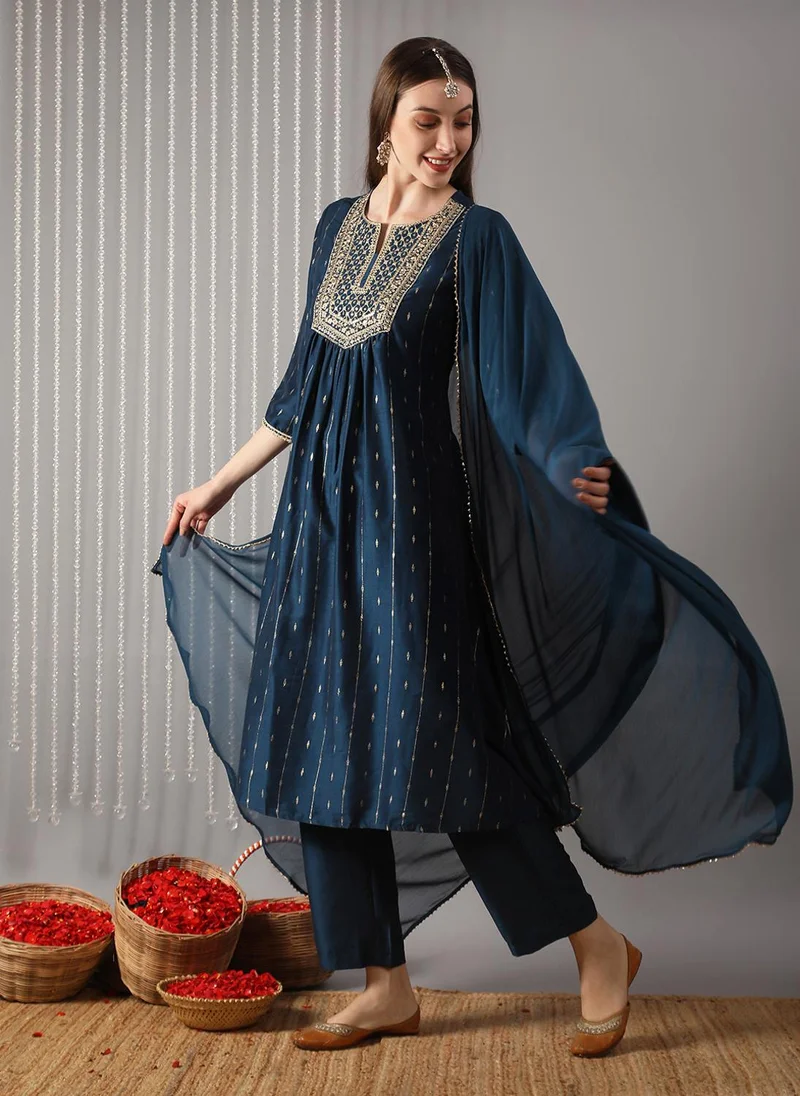 جلو باص طقم نسائي جلابيه مطرزة بالترتر مع بنطلون ودوباتا مزين بالجوتا باتي